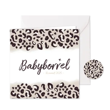 Hippe babyborrel uitnodiging met taupe panterprint en datum
